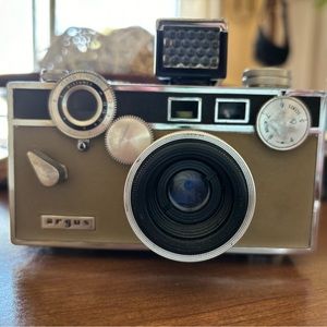 Vintage Argus Camera C•3 Series With Flash And Brown Leather Case